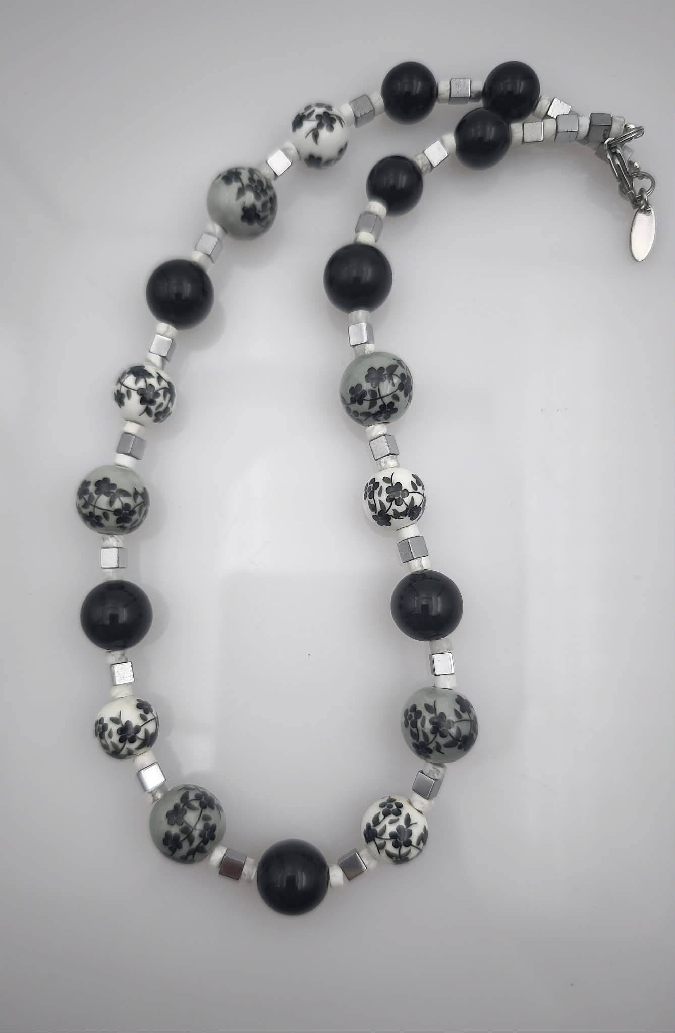 collier mona collier mona