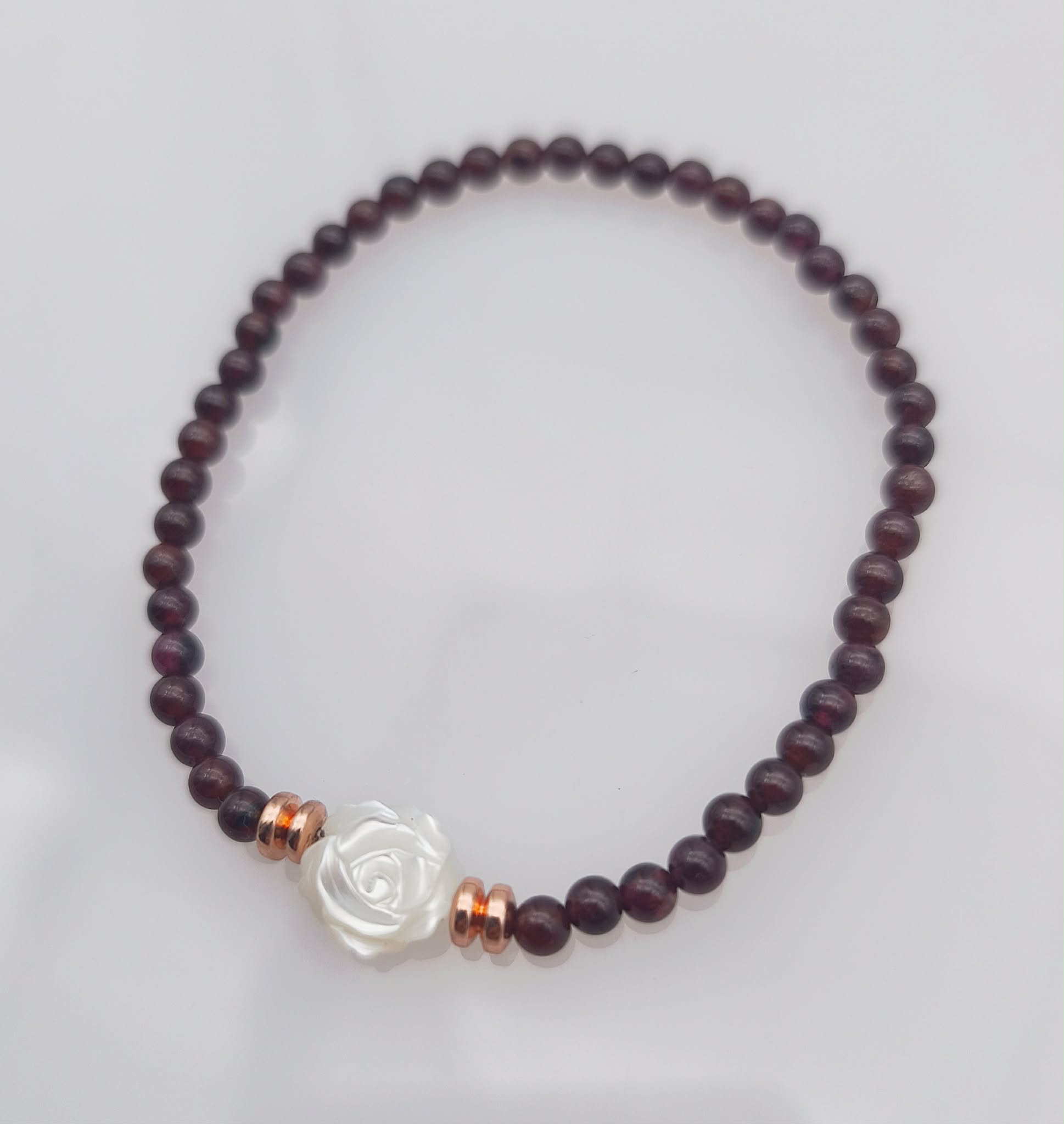 bracelet "nacre et grenat" bracelet "nacre et grenat"